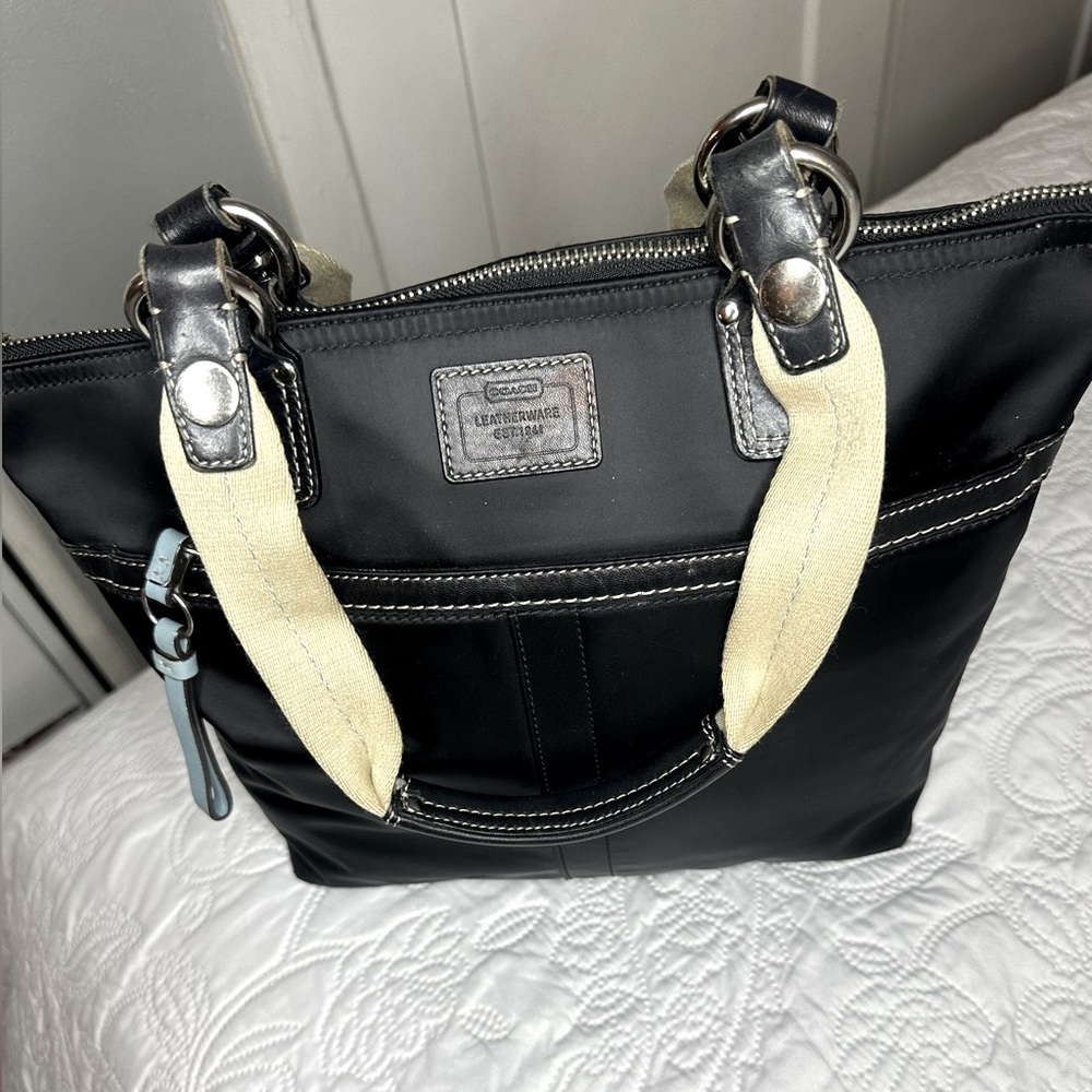 Coach Style 11745 Hamptons Shoulder Tote Handbag